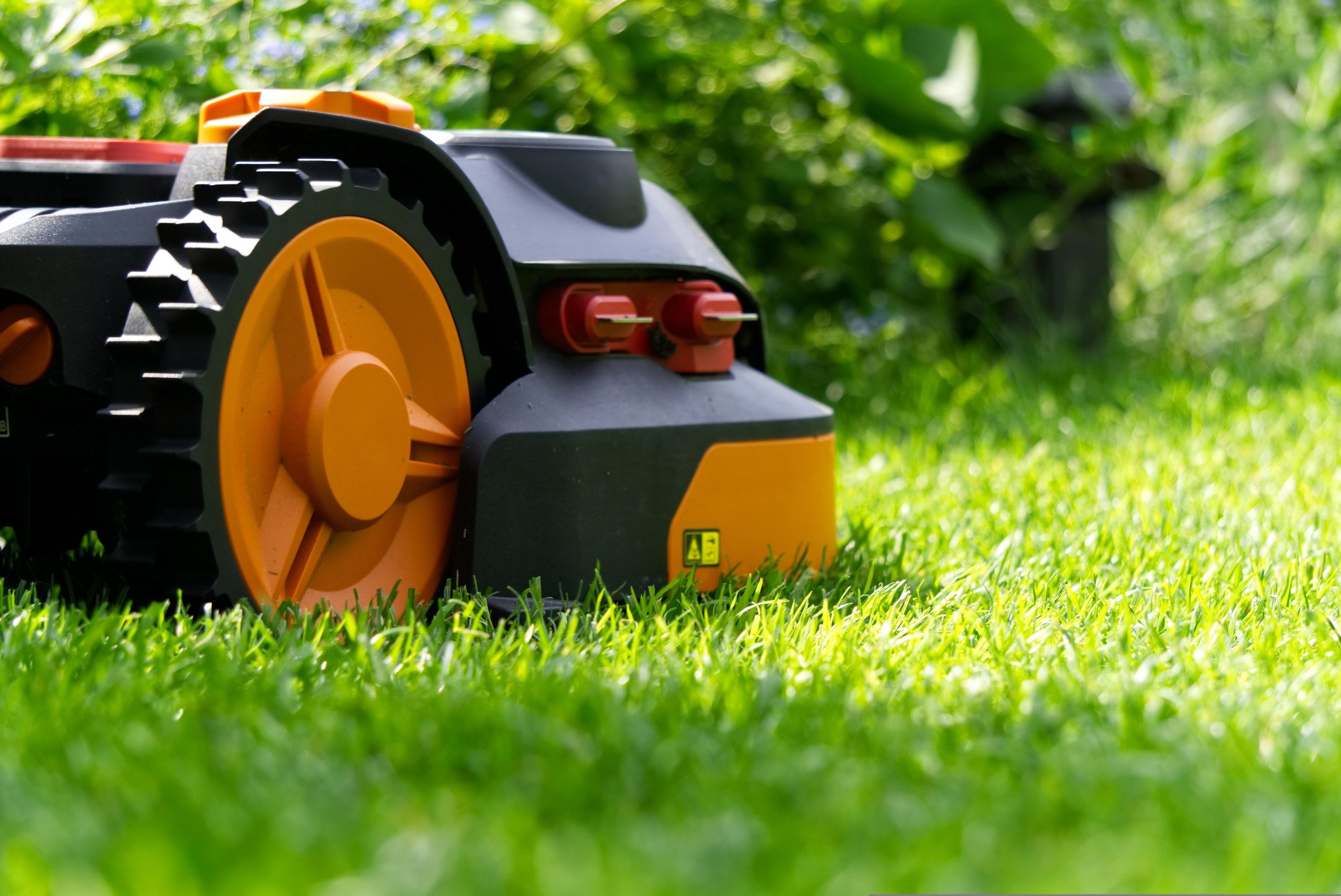 Vejos robotai be perimetro laido: naujas patogumas ar brangesnė užgaida?